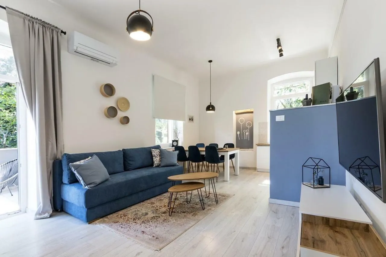 *** Lounge Terrace Apartment With The Harbour View / City Centre *** プーラ 0*,  クロアチア