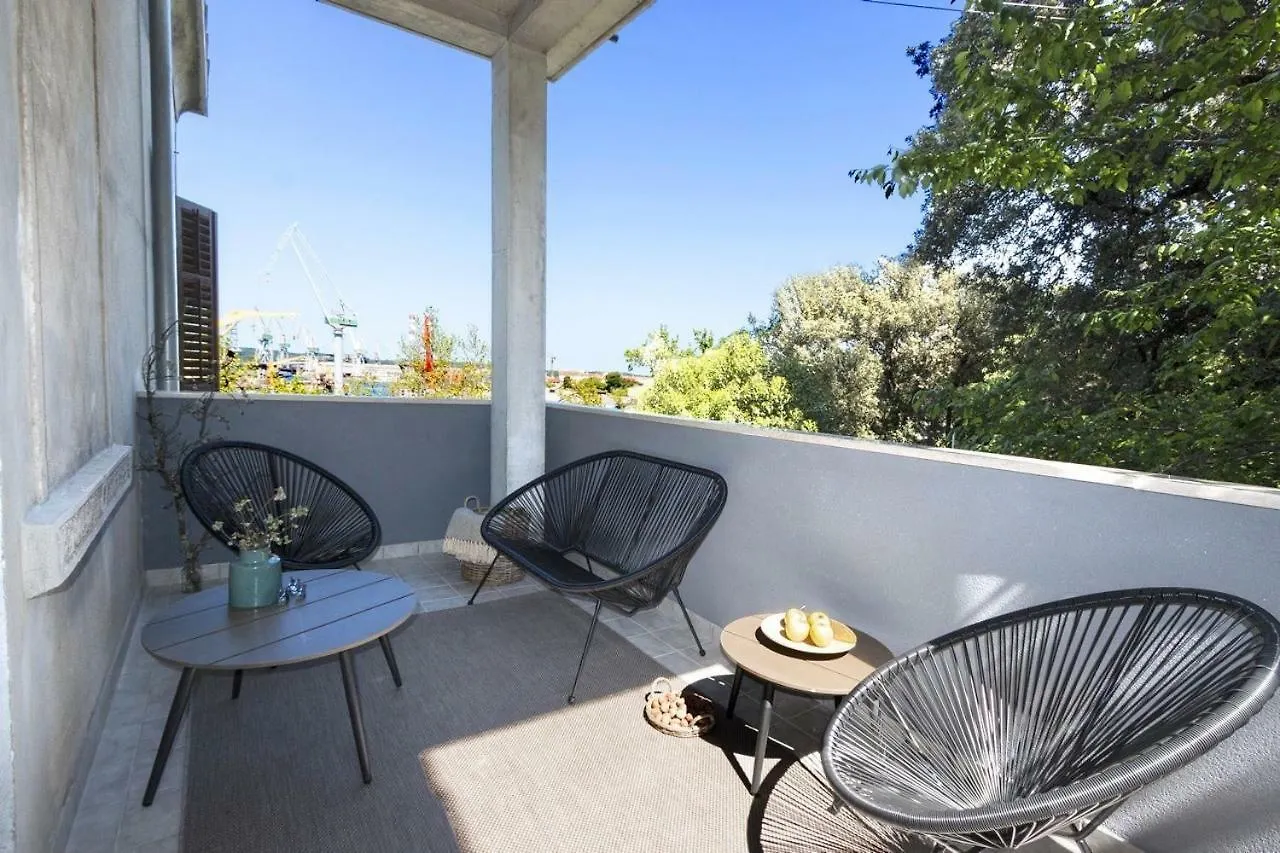 *** Lounge Terrace Apartment With The Harbour View / City Centre *** プーラ 0*,  クロアチア